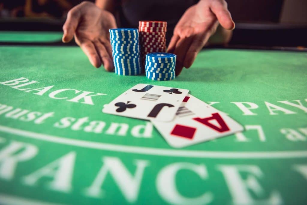 blackjack table এর মৌলিক কৌশল আয়ত্ত করা